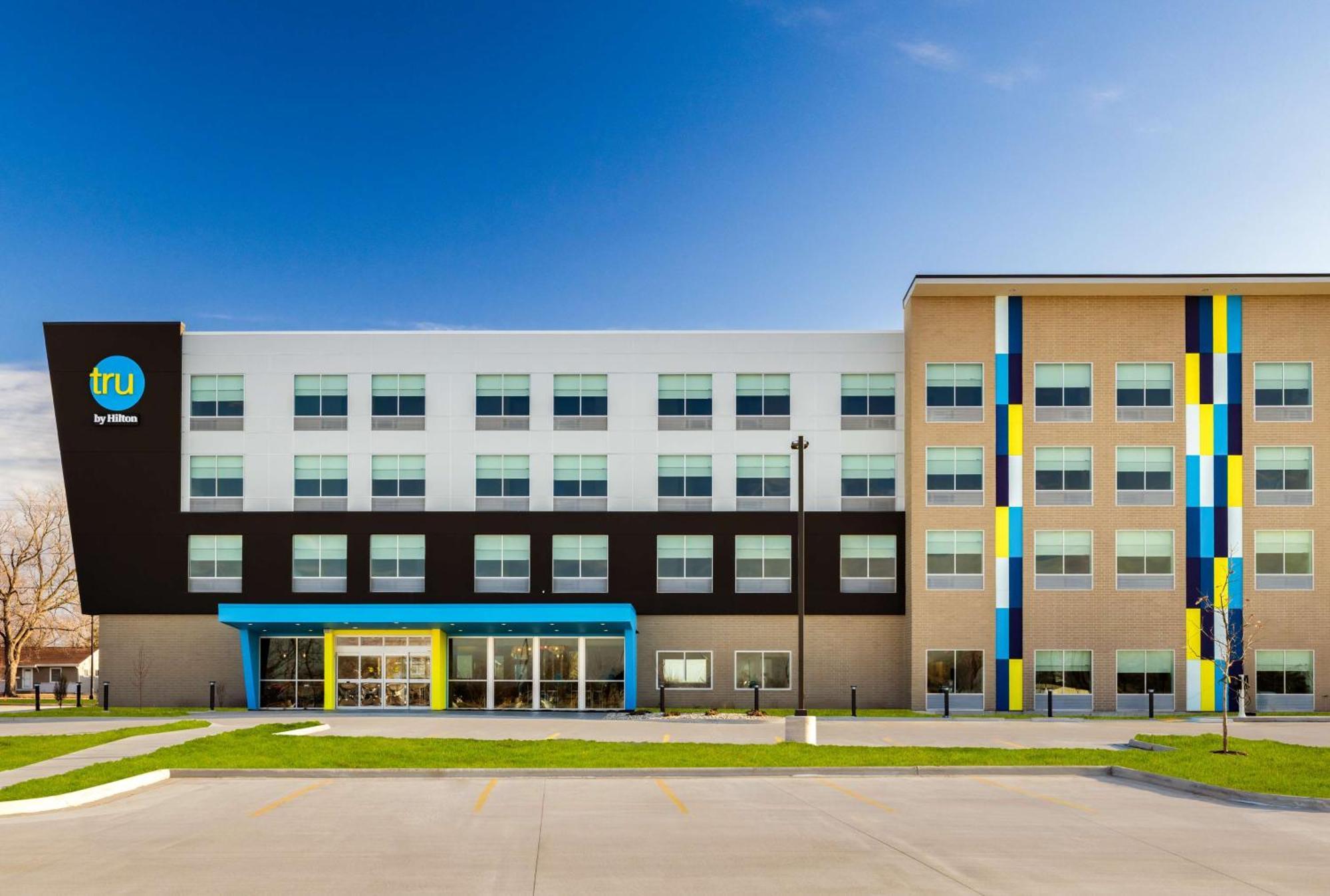 Tru By Hilton Oshkosh Hotel Exterior foto